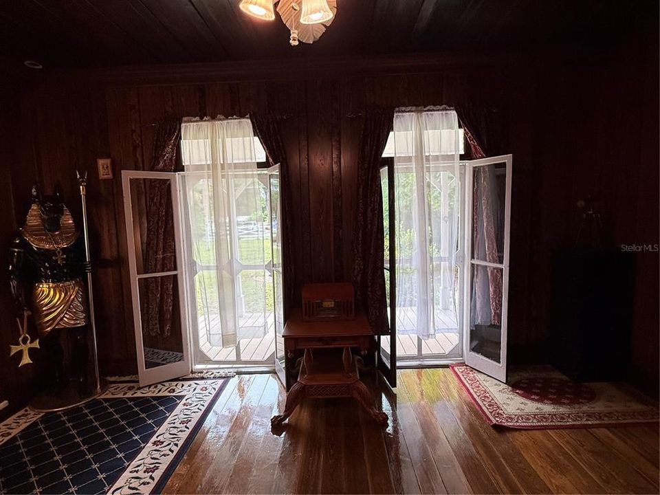 For Sale: $349,900 (4 beds, 2 baths, 1428 Square Feet)