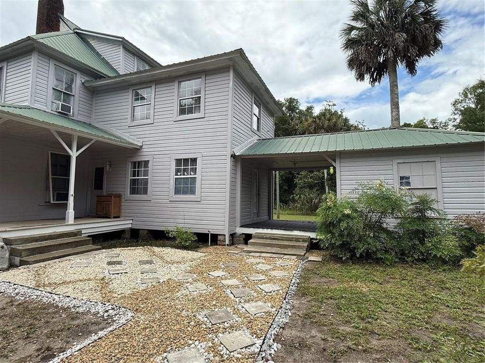 For Sale: $349,900 (4 beds, 2 baths, 1428 Square Feet)
