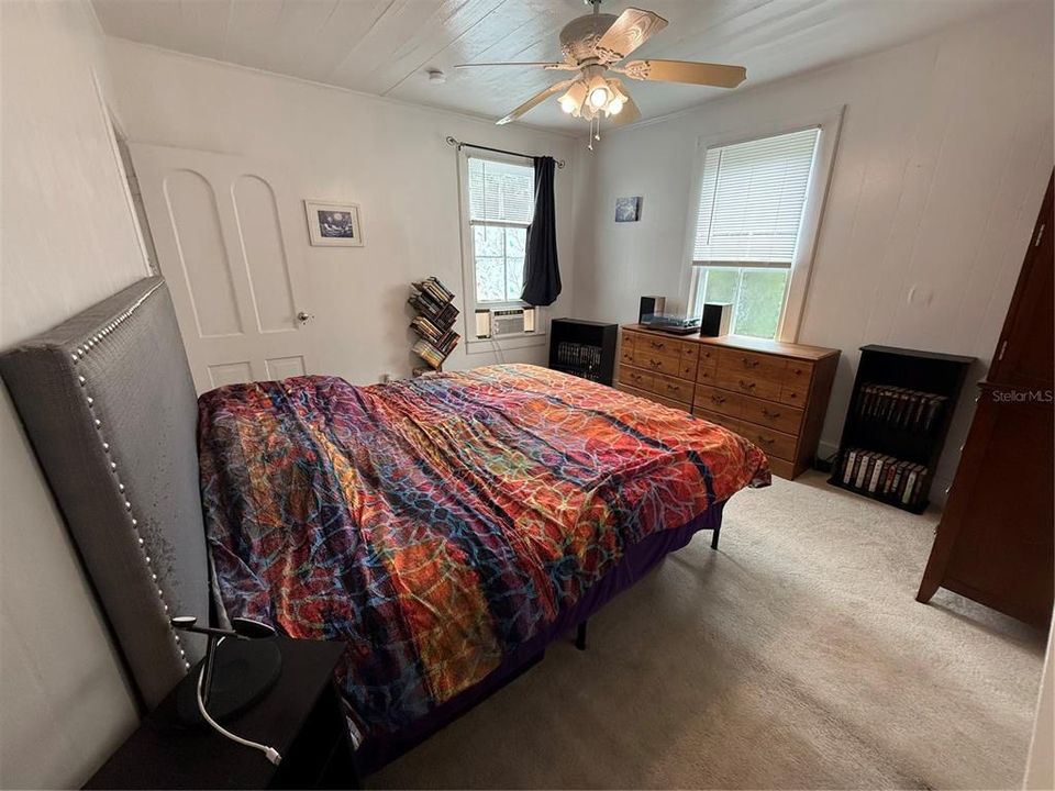 For Sale: $349,900 (4 beds, 2 baths, 1428 Square Feet)