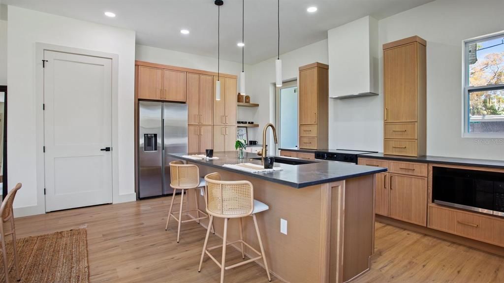 For Sale: $699,999 (3 beds, 2 baths, 2365 Square Feet)