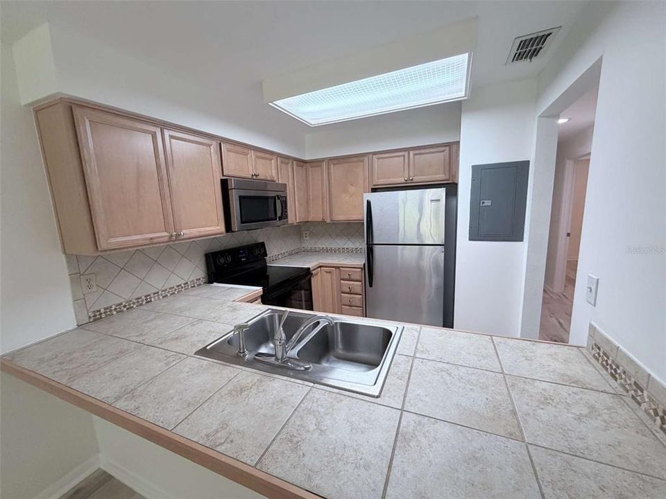 For Rent: $1,395 (2 beds, 1 baths, 662 Square Feet)
