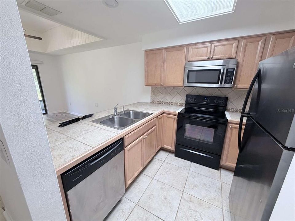 For Rent: $1,395 (2 beds, 1 baths, 662 Square Feet)
