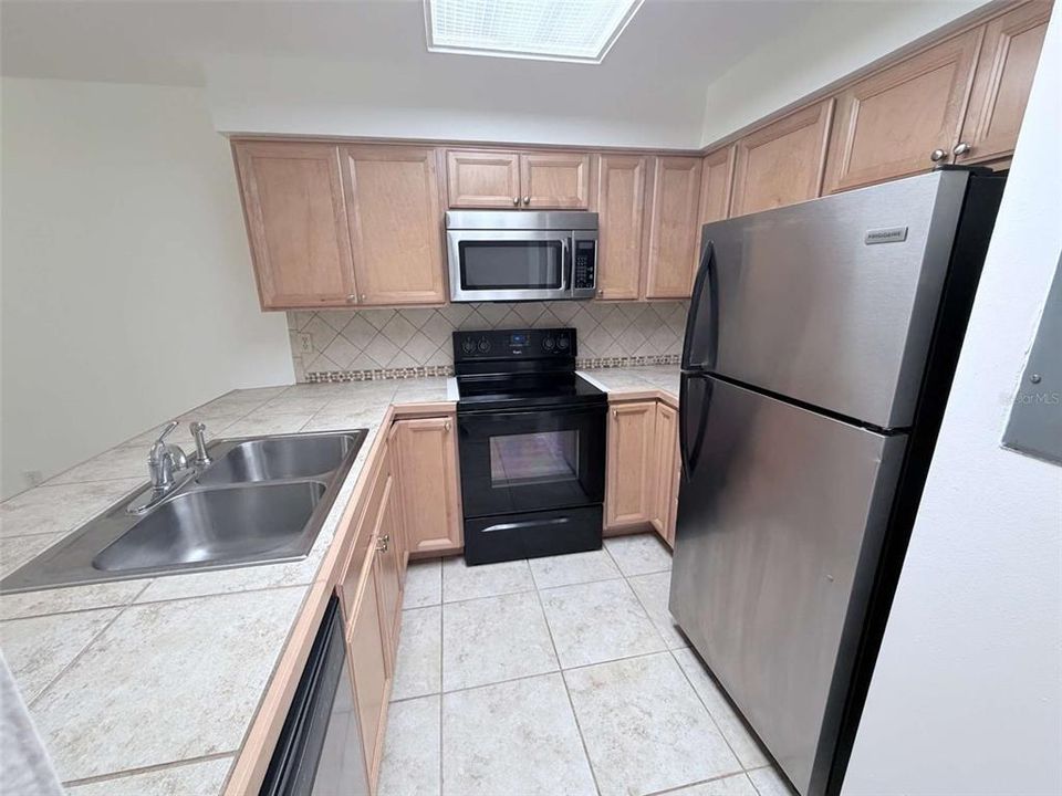 For Rent: $1,395 (2 beds, 1 baths, 662 Square Feet)