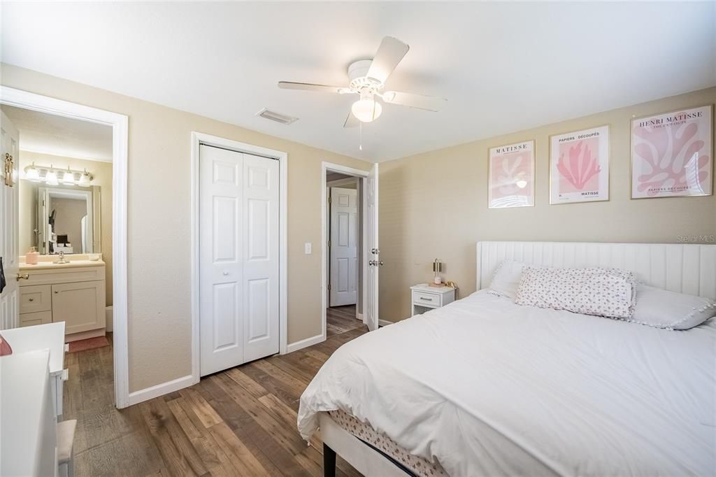 For Sale: $298,000 (5 beds, 3 baths, 1632 Square Feet)