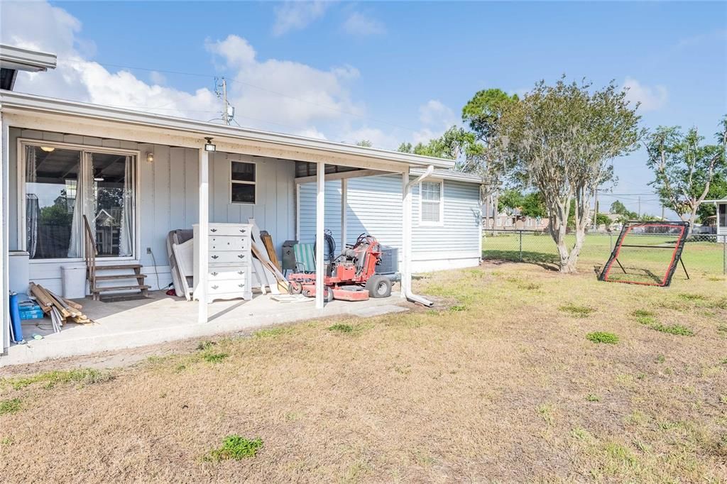 For Sale: $298,000 (5 beds, 3 baths, 1632 Square Feet)