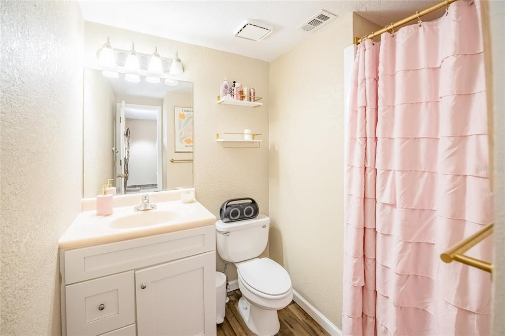 For Sale: $298,000 (5 beds, 3 baths, 1632 Square Feet)
