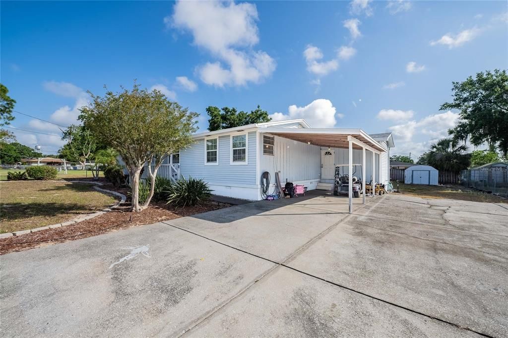 For Sale: $298,000 (5 beds, 3 baths, 1632 Square Feet)
