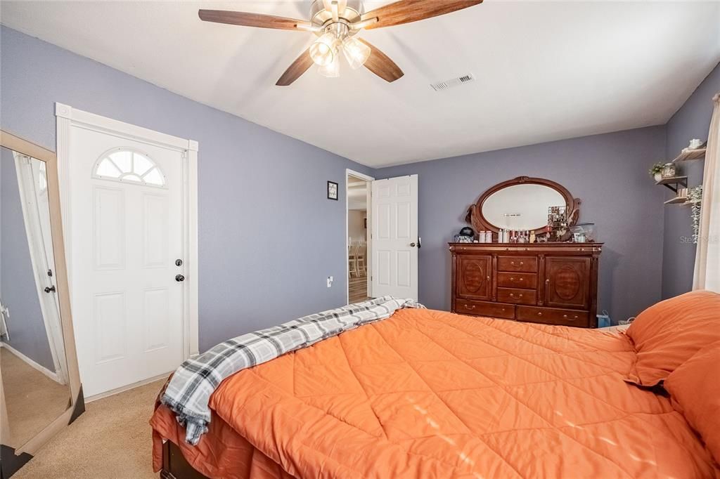 For Sale: $298,000 (5 beds, 3 baths, 1632 Square Feet)