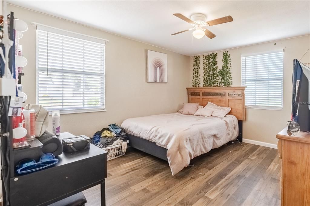 For Sale: $298,000 (5 beds, 3 baths, 1632 Square Feet)