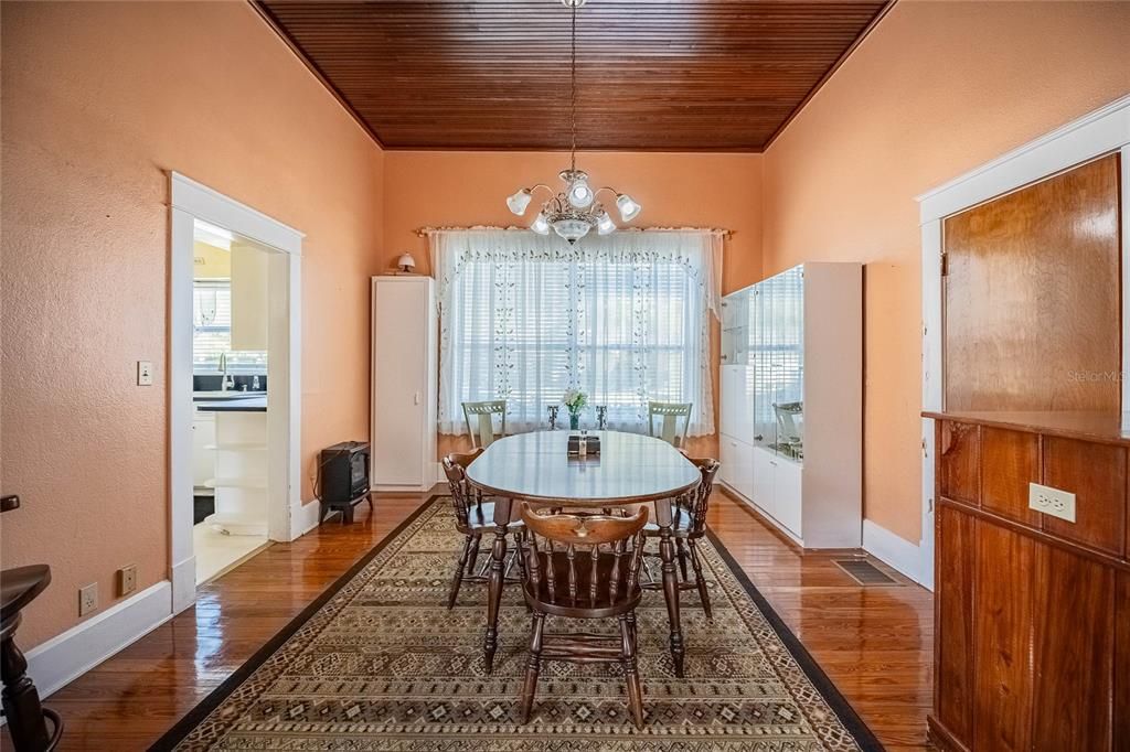 For Sale: $500,000 (3 beds, 3 baths, 2988 Square Feet)