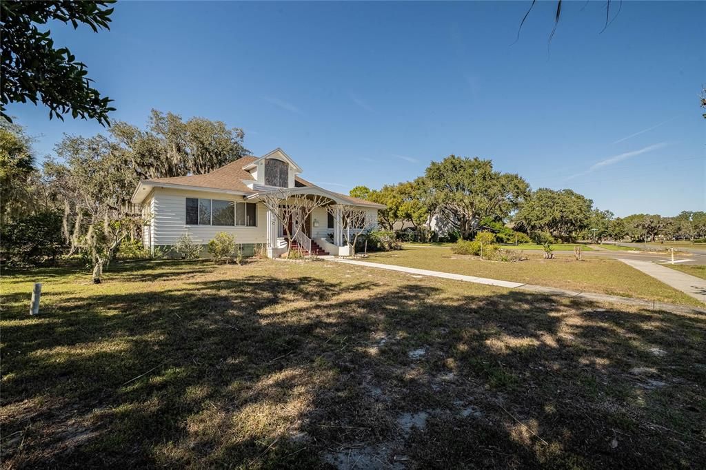 For Sale: $500,000 (3 beds, 3 baths, 2988 Square Feet)