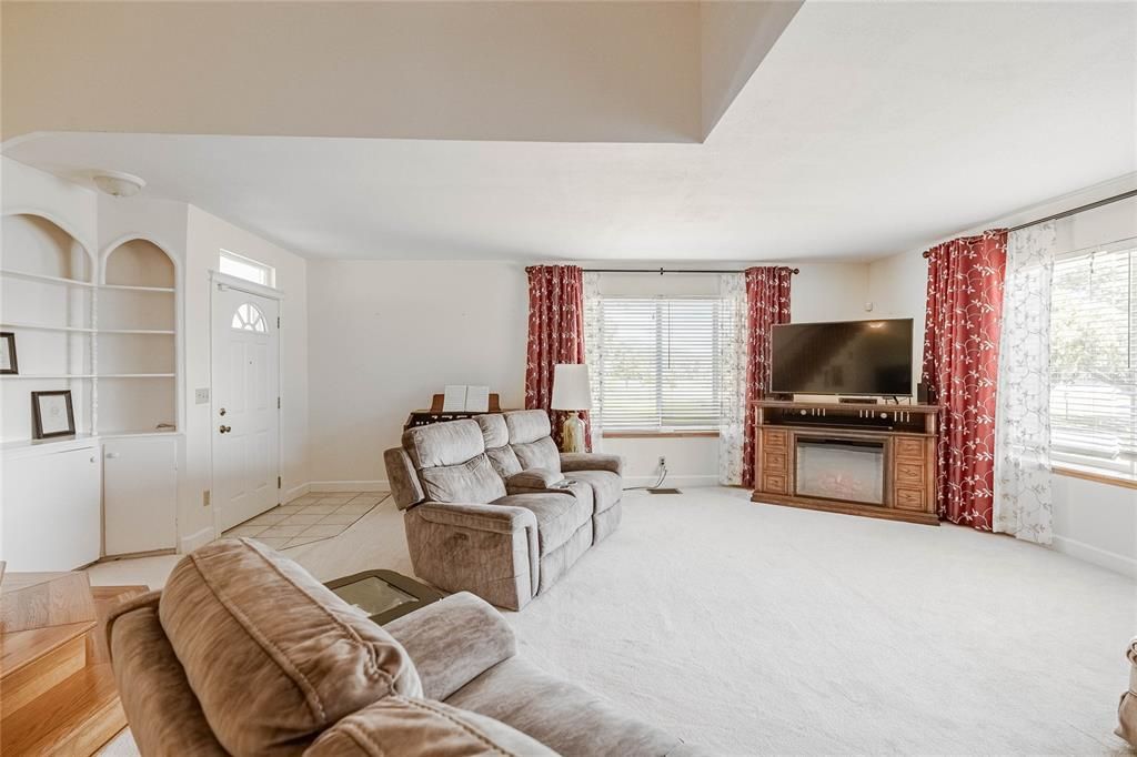 For Sale: $500,000 (3 beds, 3 baths, 2988 Square Feet)