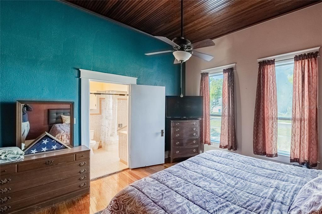 For Sale: $500,000 (3 beds, 3 baths, 2988 Square Feet)
