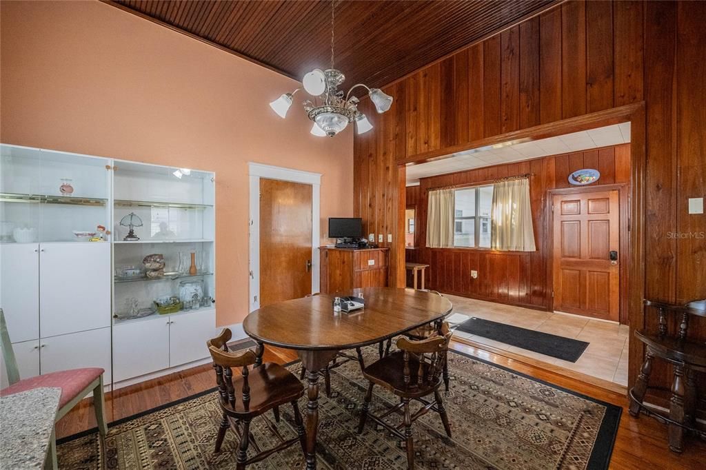 For Sale: $500,000 (3 beds, 3 baths, 2988 Square Feet)
