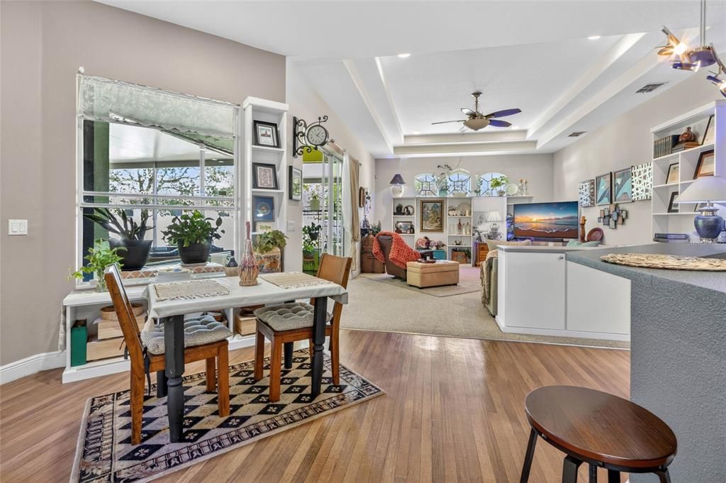 En Venta: $405,000 (4 camas, 2 baños, 2550 Pies cuadrados)