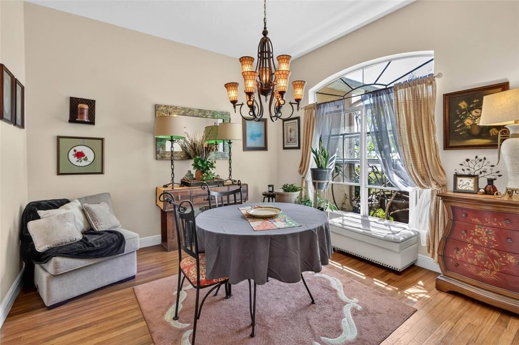 En Venta: $405,000 (4 camas, 2 baños, 2550 Pies cuadrados)