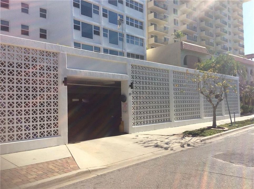 For Rent: $3,000 (2 beds, 2 baths, 1055 Square Feet)