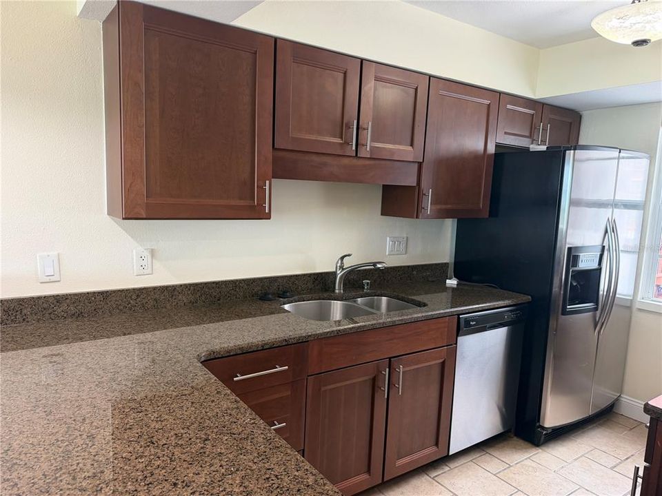 For Rent: $3,000 (2 beds, 2 baths, 1055 Square Feet)