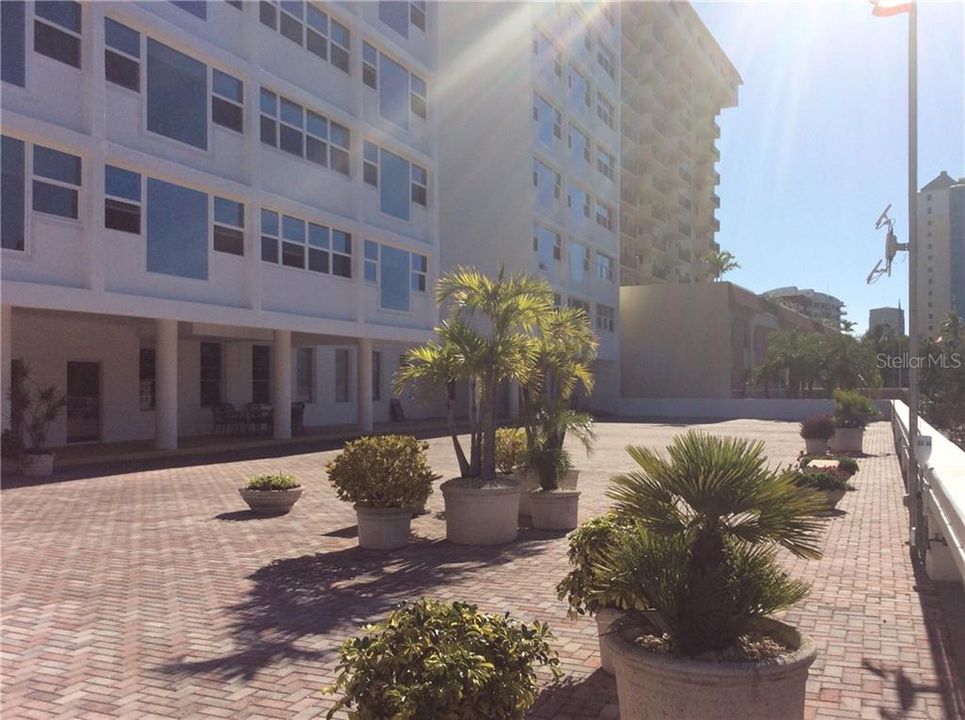 For Rent: $3,000 (2 beds, 2 baths, 1055 Square Feet)