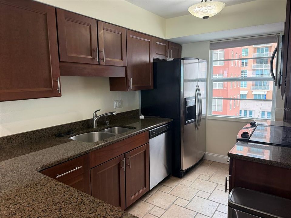 For Rent: $3,000 (2 beds, 2 baths, 1055 Square Feet)