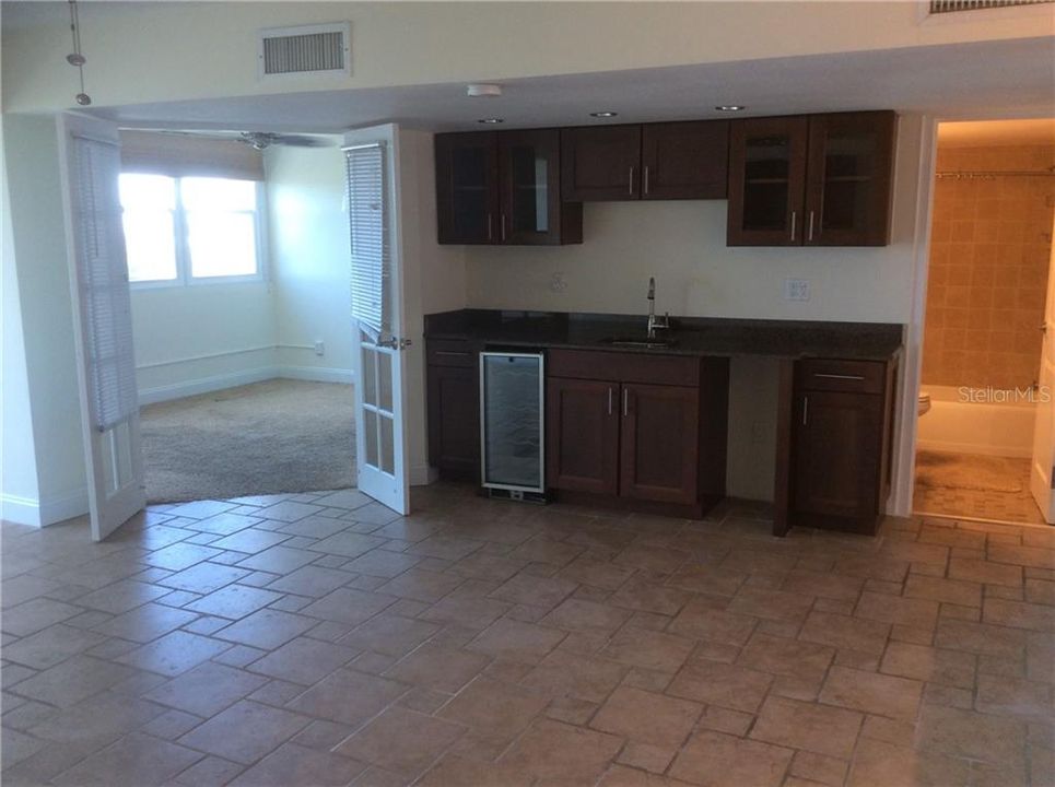 For Rent: $3,000 (2 beds, 2 baths, 1055 Square Feet)
