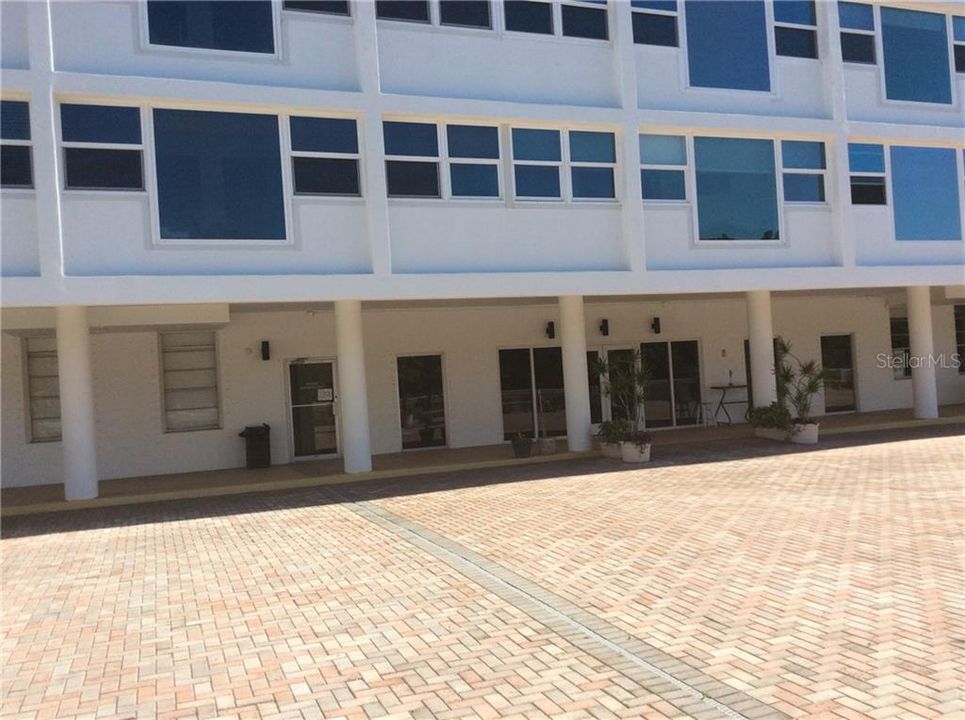 For Rent: $3,000 (2 beds, 2 baths, 1055 Square Feet)