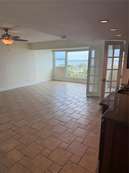 For Rent: $3,000 (2 beds, 2 baths, 1055 Square Feet)