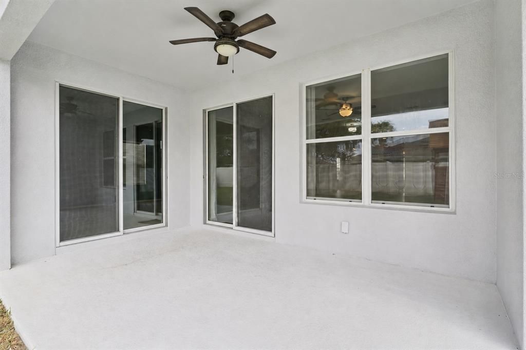 Activo con contrato: $545,000 (3 camas, 2 baños, 2210 Pies cuadrados)