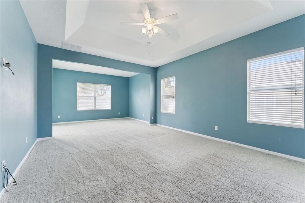 Activo con contrato: $545,000 (3 camas, 2 baños, 2210 Pies cuadrados)