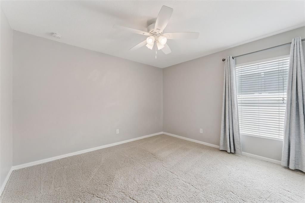 Activo con contrato: $545,000 (3 camas, 2 baños, 2210 Pies cuadrados)