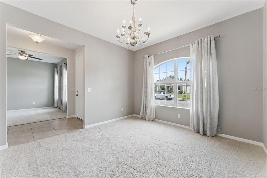 Activo con contrato: $545,000 (3 camas, 2 baños, 2210 Pies cuadrados)