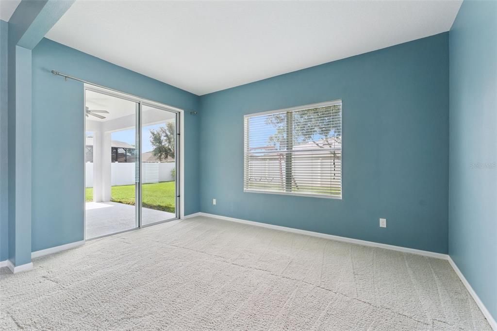 Activo con contrato: $545,000 (3 camas, 2 baños, 2210 Pies cuadrados)