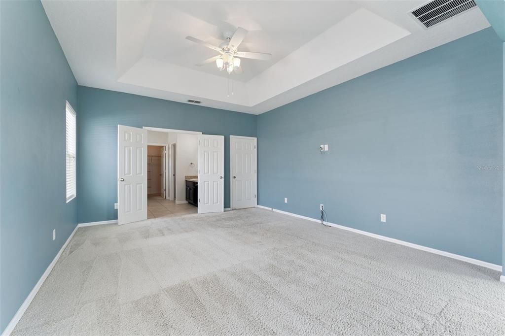 Activo con contrato: $545,000 (3 camas, 2 baños, 2210 Pies cuadrados)