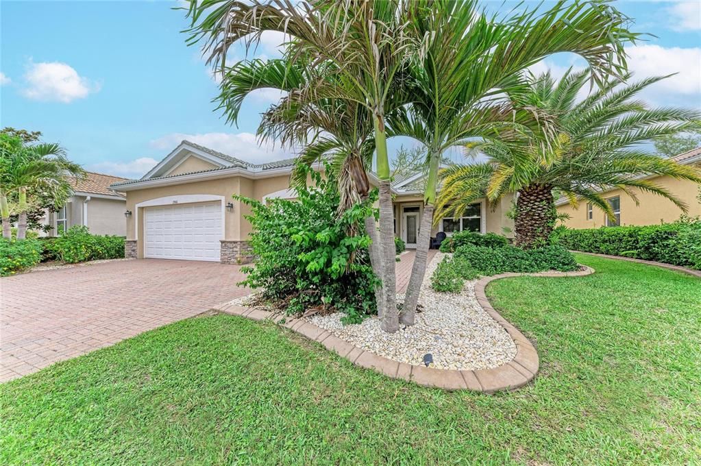 For Sale: $469,500 (3 beds, 2 baths, 2002 Square Feet)