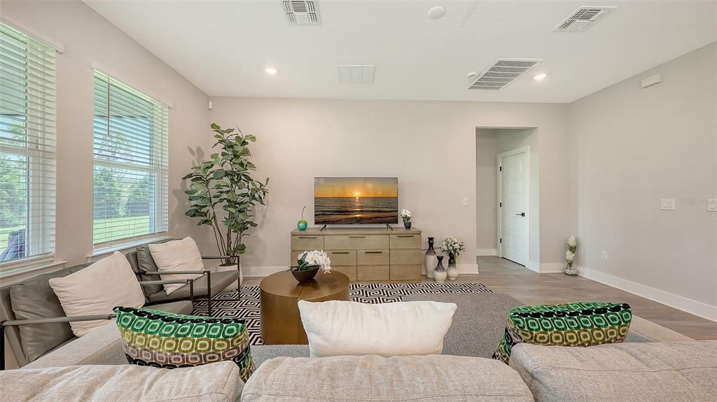 For Rent: $3,400 (3 beds, 2 baths, 1466 Square Feet)
