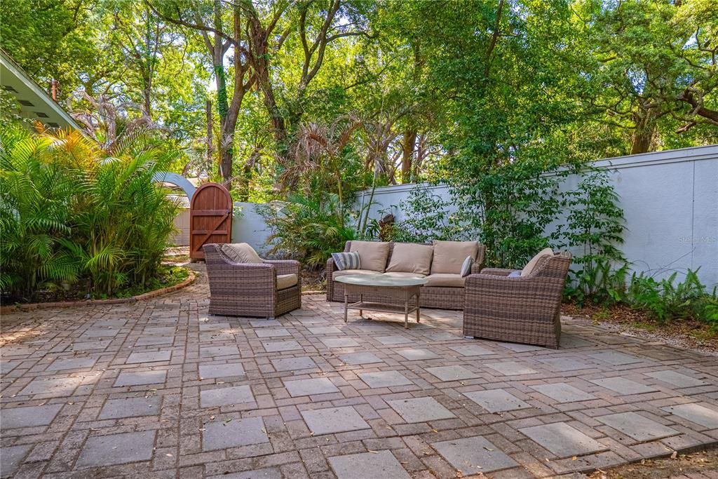 For Rent: $3,500 (5 beds, 3 baths, 2523 Square Feet)