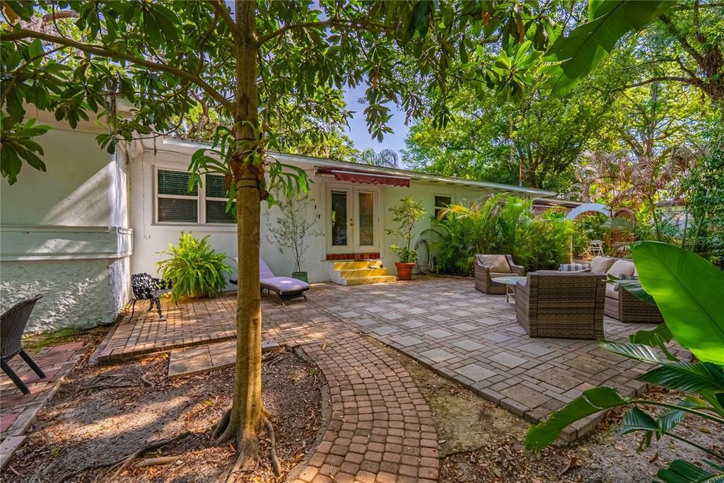 For Rent: $3,500 (5 beds, 3 baths, 2523 Square Feet)