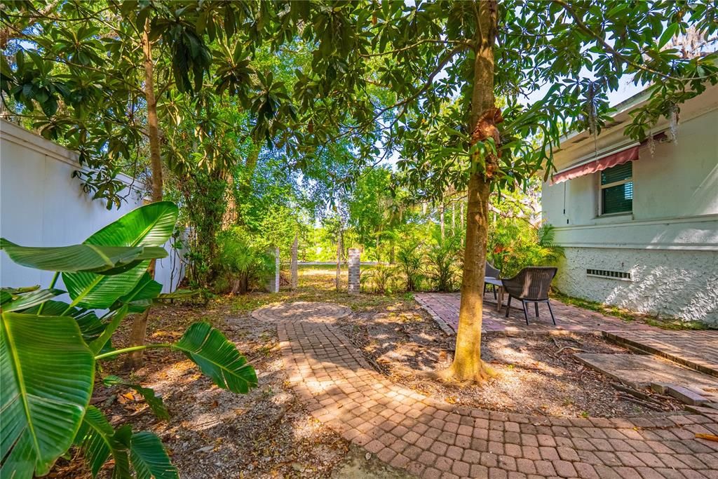 For Rent: $3,500 (5 beds, 3 baths, 2523 Square Feet)