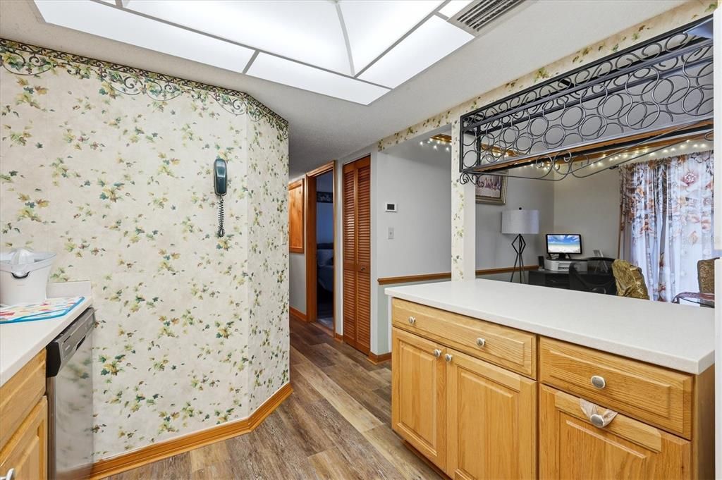 На продажу: $114,900 (2 спален, 2 ванн, 960 Квадратных фут)