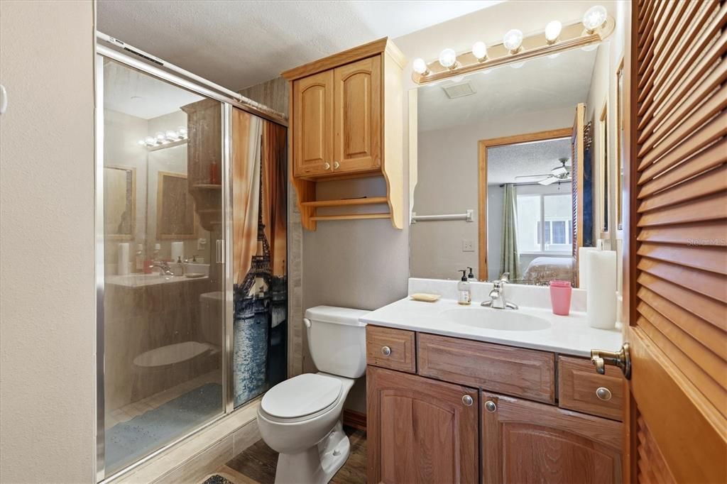 На продажу: $114,900 (2 спален, 2 ванн, 960 Квадратных фут)