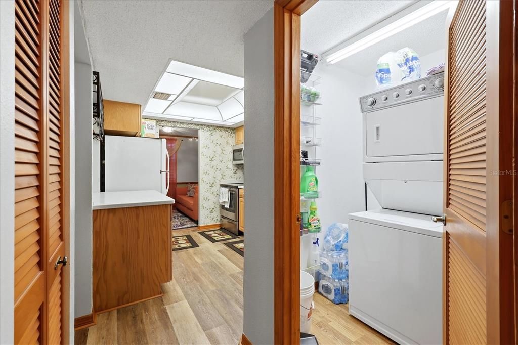 На продажу: $114,900 (2 спален, 2 ванн, 960 Квадратных фут)