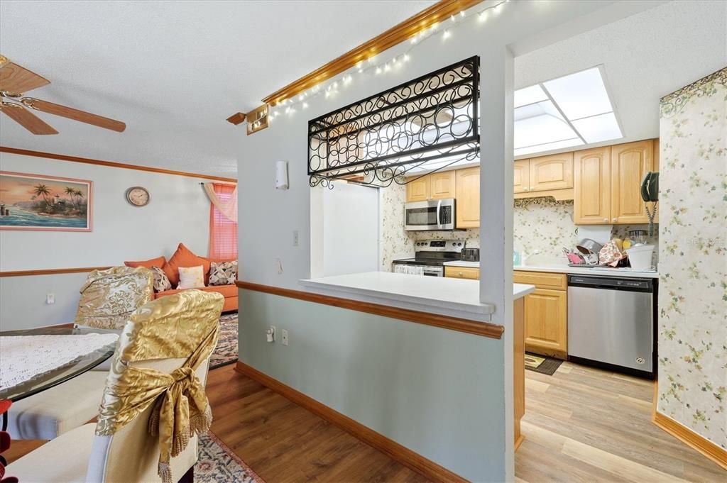 На продажу: $114,900 (2 спален, 2 ванн, 960 Квадратных фут)