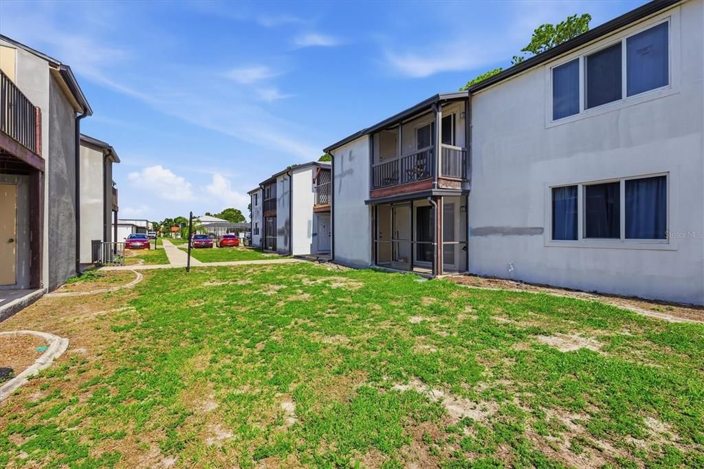 На продажу: $114,900 (2 спален, 2 ванн, 960 Квадратных фут)