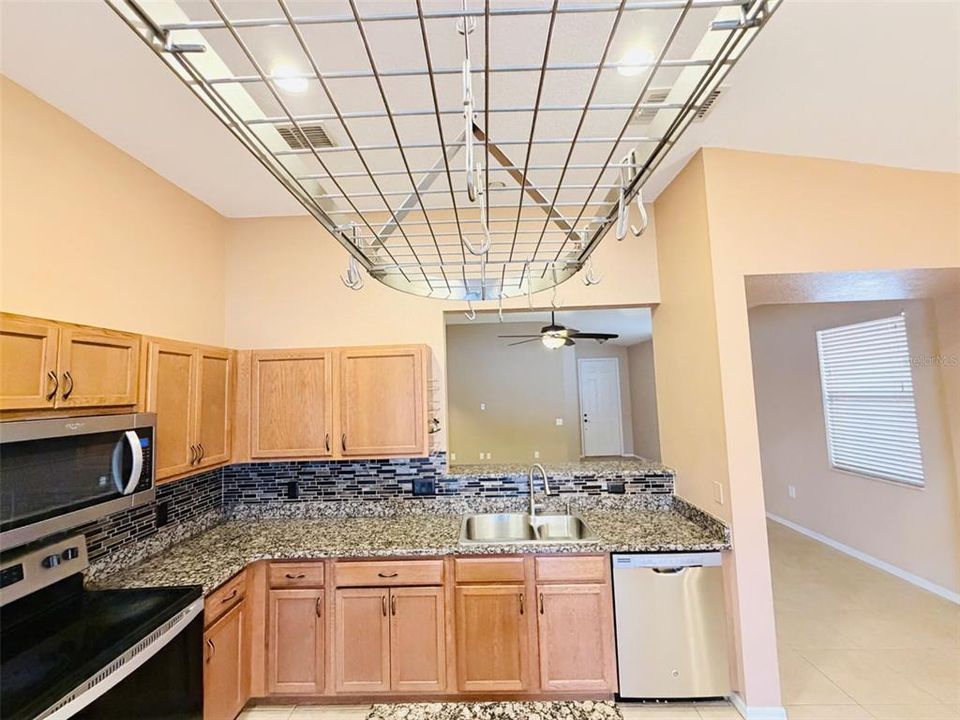 For Rent: $2,325 (3 beds, 2 baths, 1716 Square Feet)