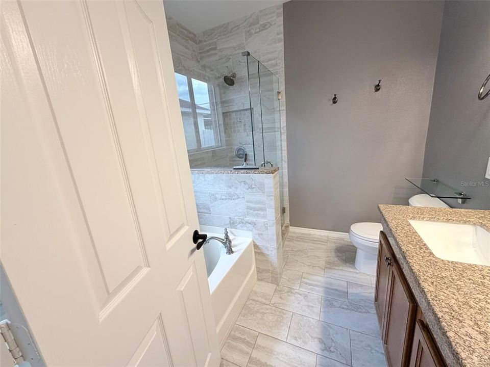 For Rent: $2,325 (3 beds, 2 baths, 1716 Square Feet)
