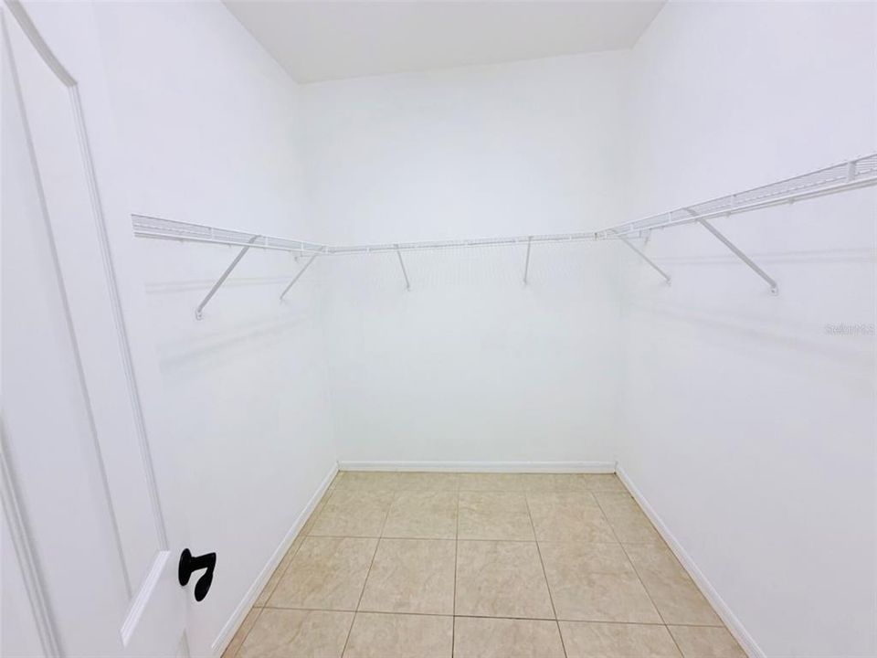 For Rent: $2,325 (3 beds, 2 baths, 1716 Square Feet)