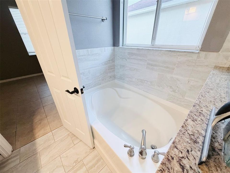 For Rent: $2,325 (3 beds, 2 baths, 1716 Square Feet)