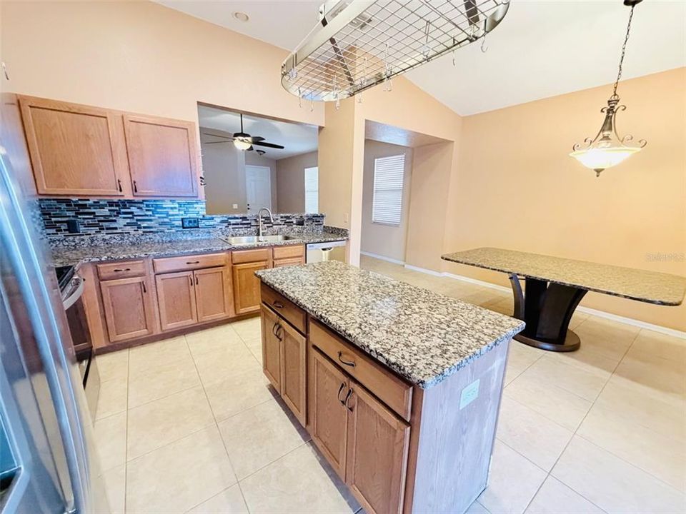 For Rent: $2,325 (3 beds, 2 baths, 1716 Square Feet)