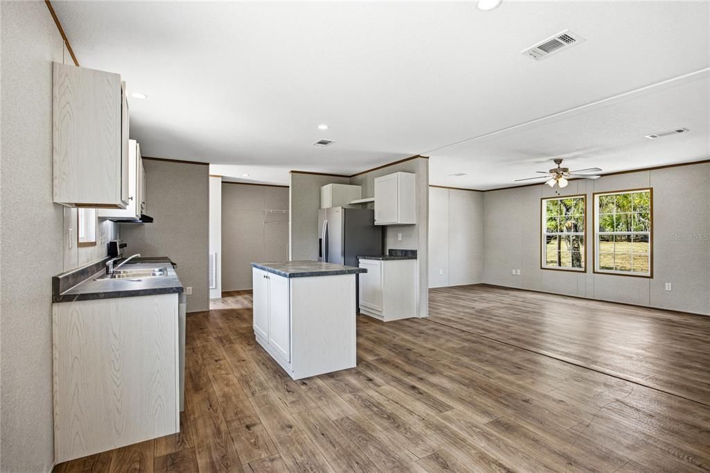 For Sale: $255,000 (4 beds, 2 baths, 1813 Square Feet)