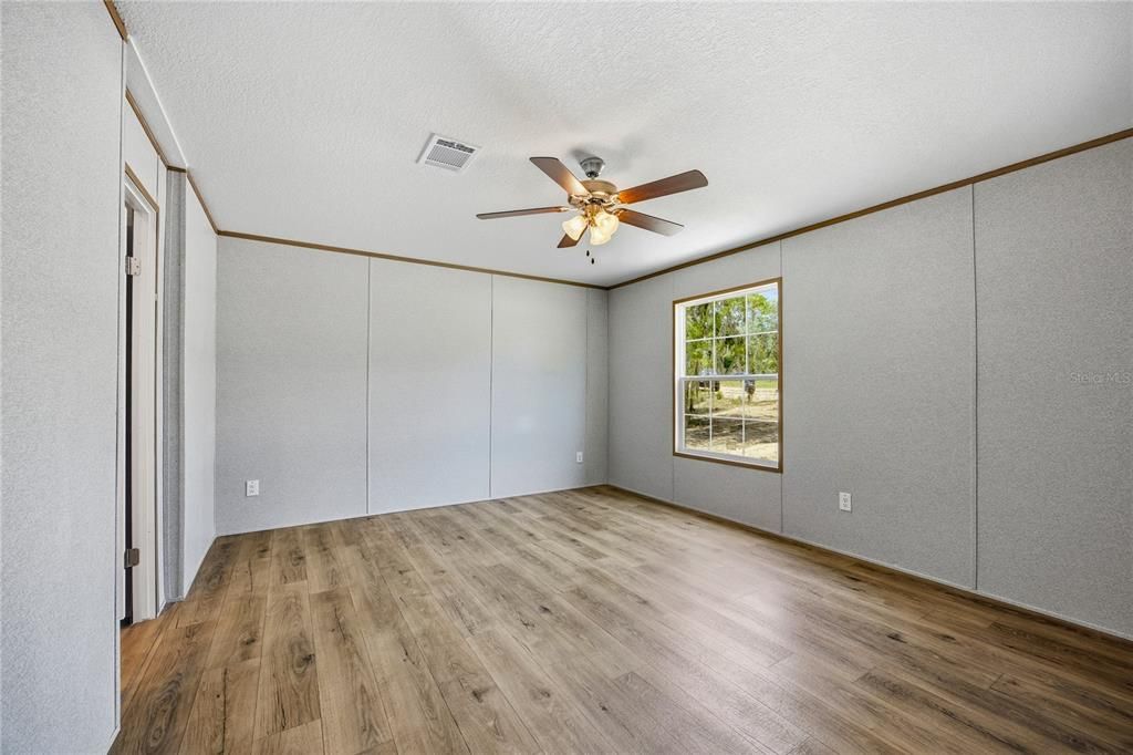 For Sale: $255,000 (4 beds, 2 baths, 1813 Square Feet)